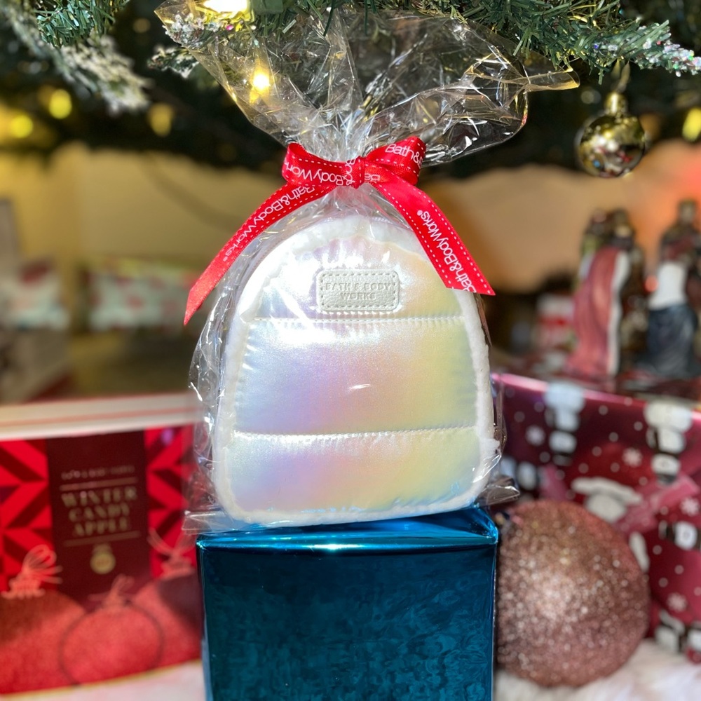✨Bath & Body Works✨ Iridescent Puffer Backpack🎒- DISCONTINUED!